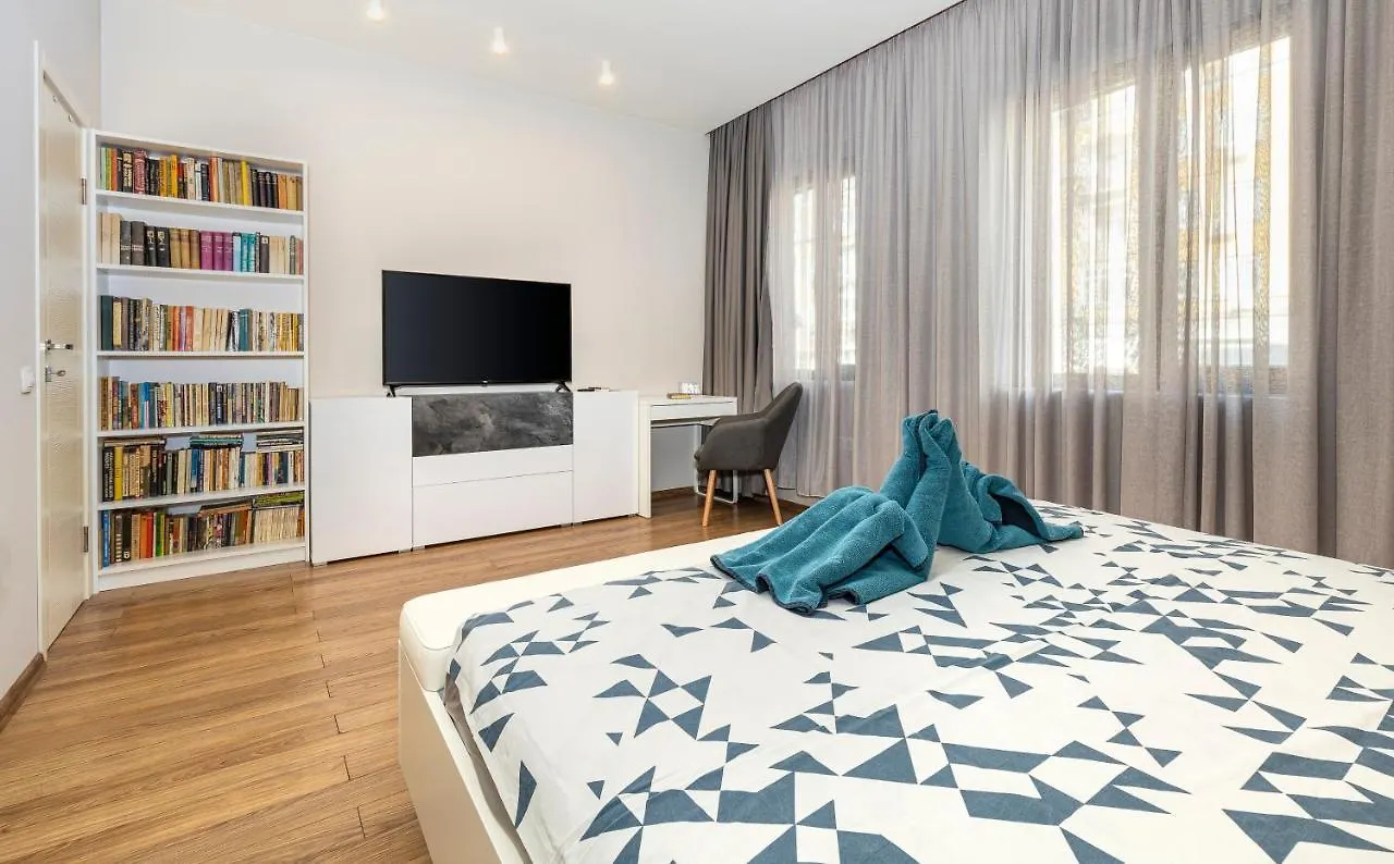 Beautiful 1Bd Flat With A Parking Spot In The City Centre Plovdiv